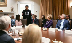 特朗普新政府首次內閣會議馬斯克列席 內容涉及烏克蘭、賣簽證還債、關稅等